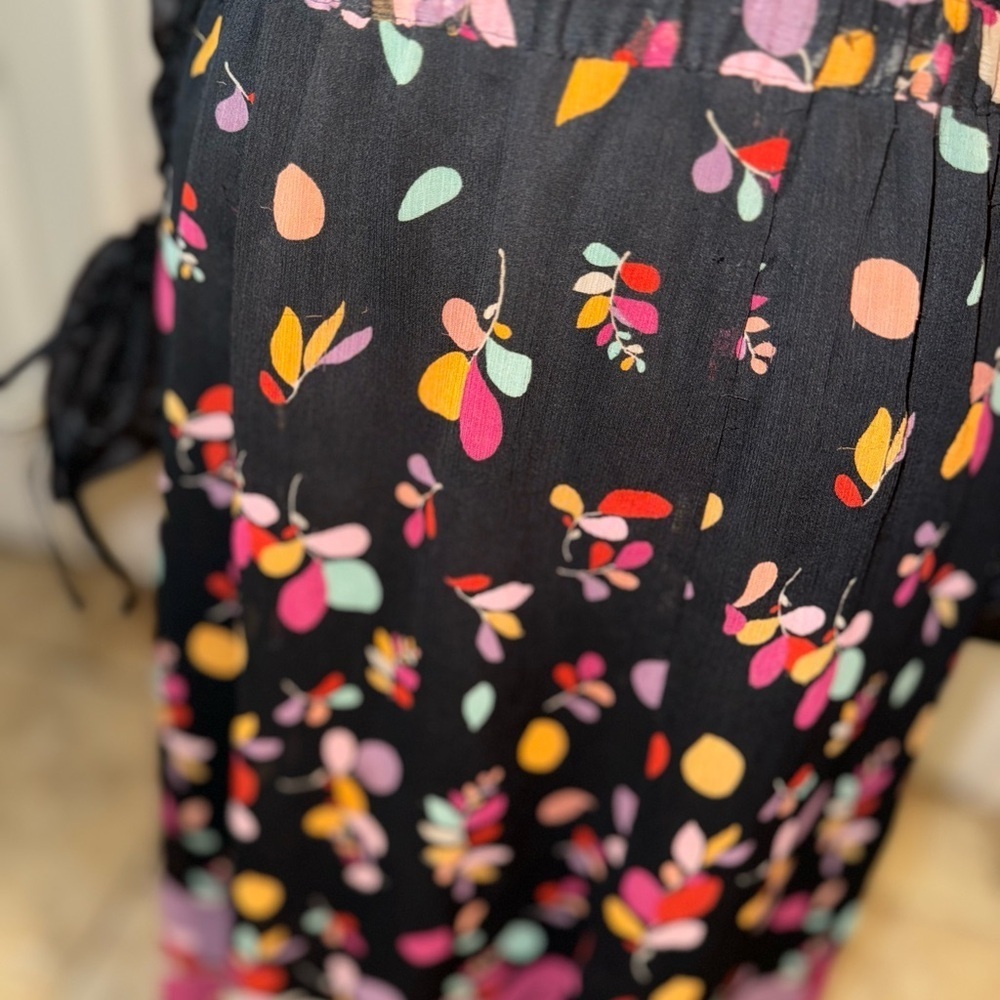 Flowy Floral Skirt - Picture 3 of 4